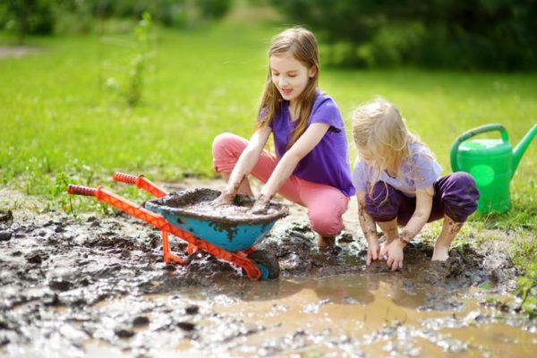 What’s the scoop on kids and dirt? Get enough to help, but not enough to hurt, a doctor advises