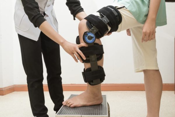 Blinking lights don't make a better knee brace – fighting cognitive biases in testing orthopedic devices